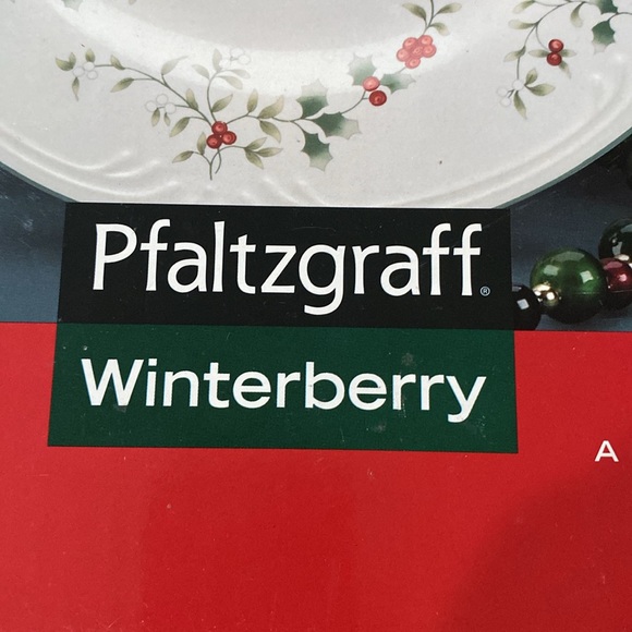 Pfaltzgraff winterberry plate new in box - Picture 6 of 8